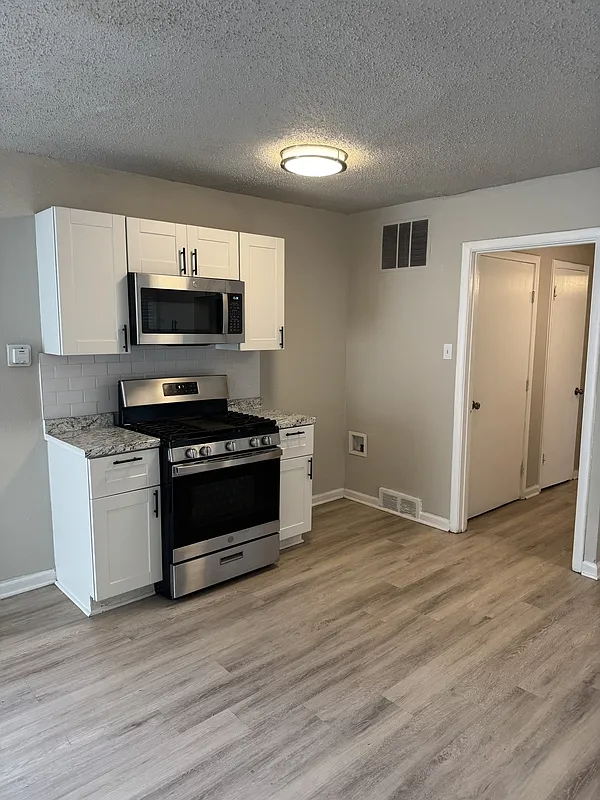 1 bed, 1.0 bath, 624 sqft, $1,200 — Photo 2