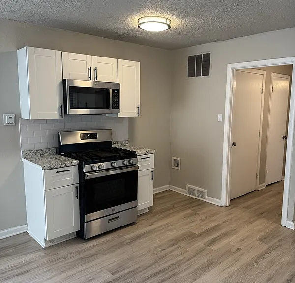 3301 Willing Ave — Photo 2