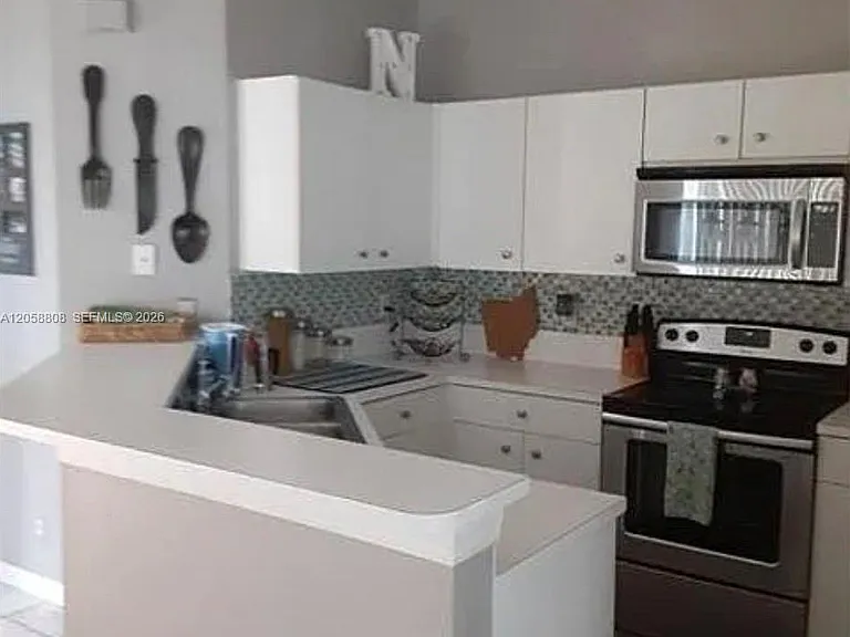 1218 Canary Island Dr — Photo 4