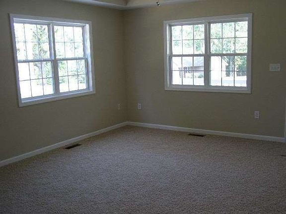 5th image of 61 Sherwood Dr