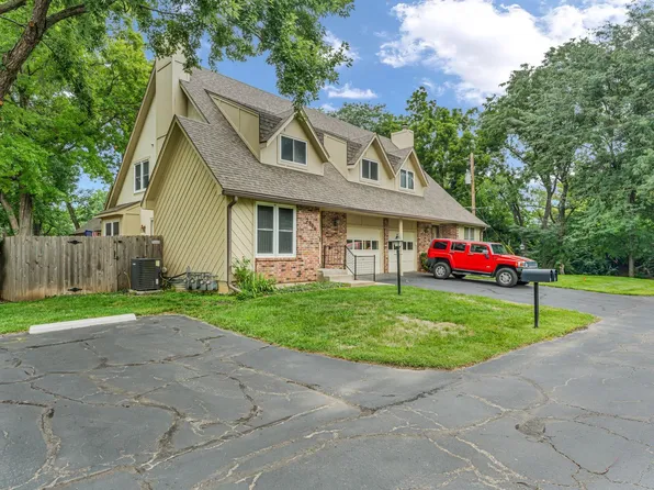 2906 SW Foxcroft 3 Ct, Topeka, KS 66614