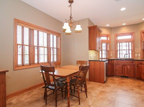 4th image of 5642 Old Oak Dr