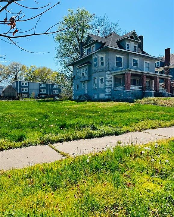 2nd image of 2651 Victor St