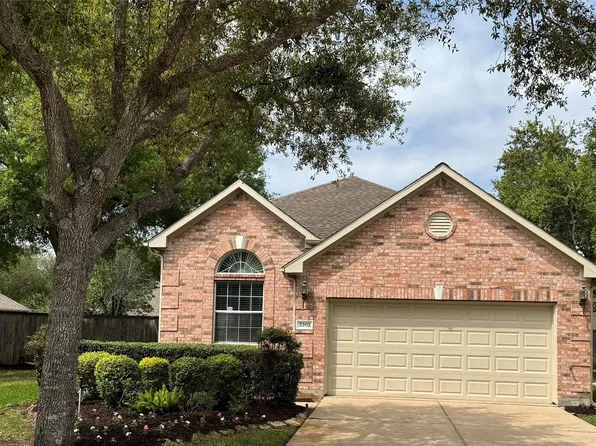 2202 Capri Ct, Pearland, TX 77581