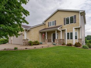 906 6th Ave NW, Dodge Center, MN 55927