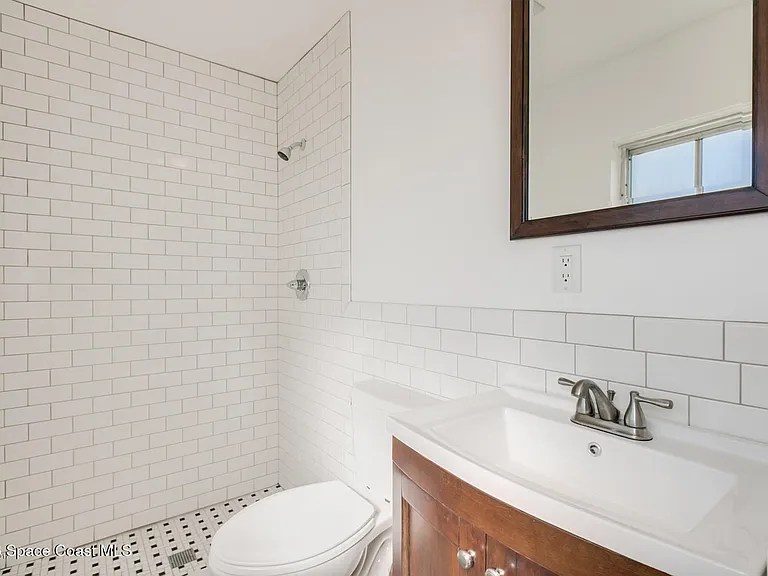 300 Amherst Ave — Photo 16