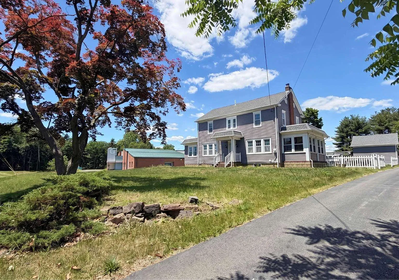 3 bed, 1.5 bath, 2752 sqft, $3,400 — Photo 1