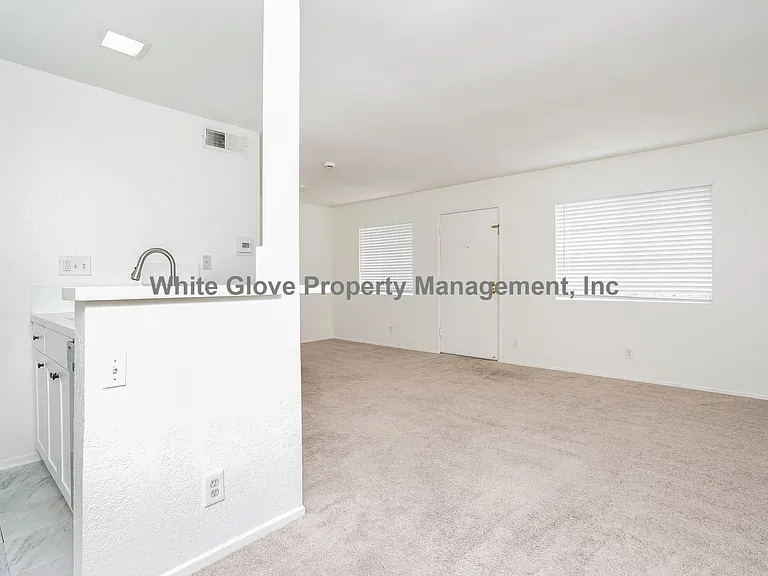 23321 La Crescenta #A — Photo 9