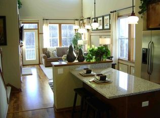 9442 Washington Cir, Chanhassen, MN 55317