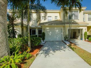 9951 Lago Dr, Boynton Beach, FL 33472
