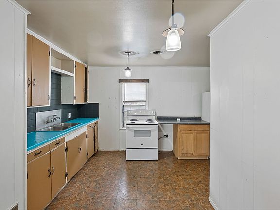 4th image of 539 W Nelson Ave