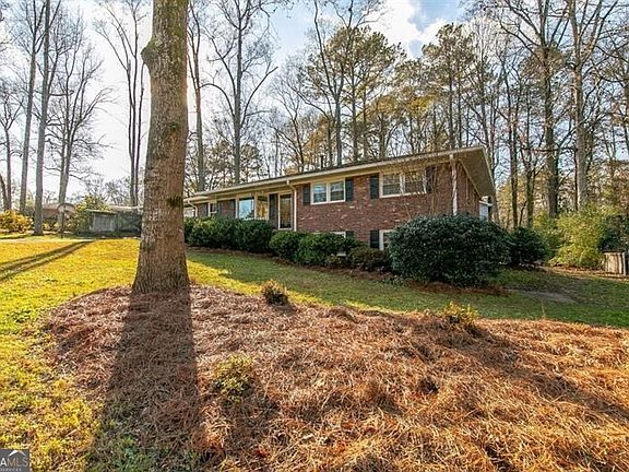 2nd image of 2805 Pine Hill Dr NW
