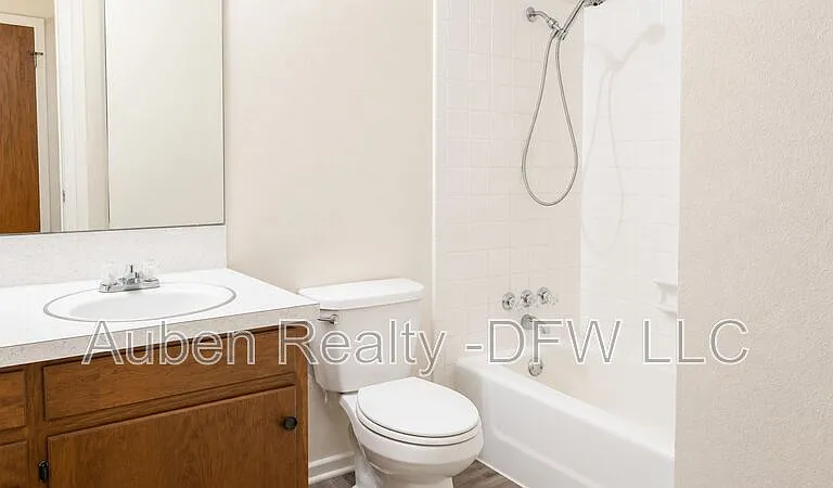 1910 N Alexander St — Photo 10