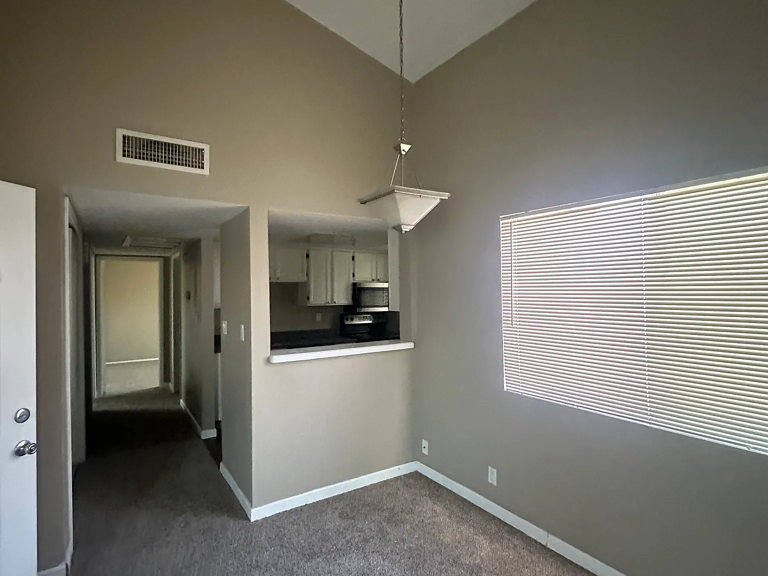 2 bed, 1042 sqft, $1,320 — Photo 4