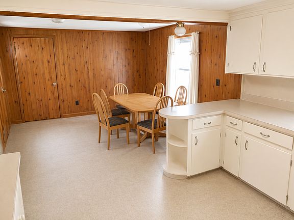 4th image of 57 Brewster St