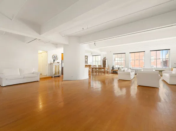 347 West 39th Street image 1 of 7