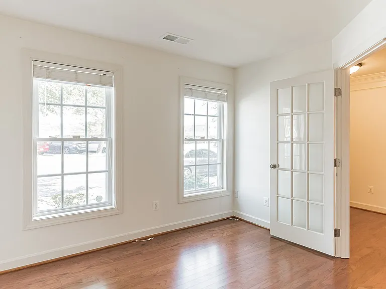 908 W Glebe Rd — Photo 4