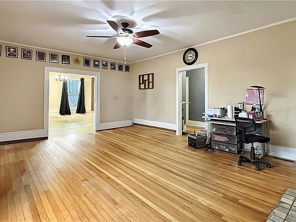 5th image of 140 1st St NE