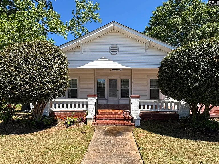 161 Columbia Ave — Photo 1