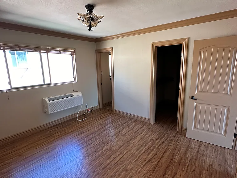 2499 E 19th St #5 — Photo 16