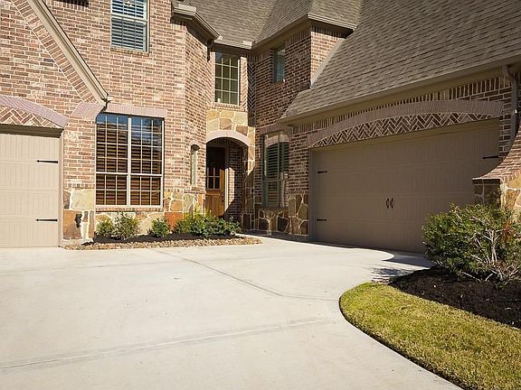 2nd image of 34 S Almondell Way