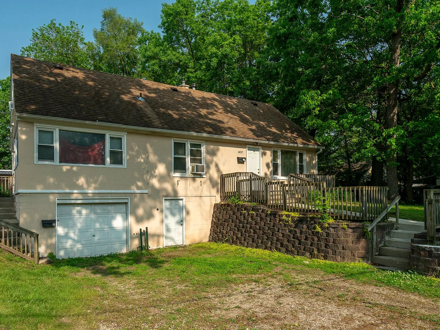 Apartment off 28th and Clyde Park Available — Photo 2