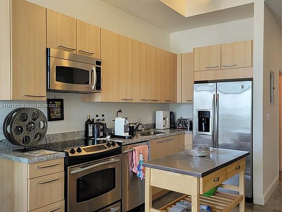 5th image of 2001 Meridian Ave APT 521