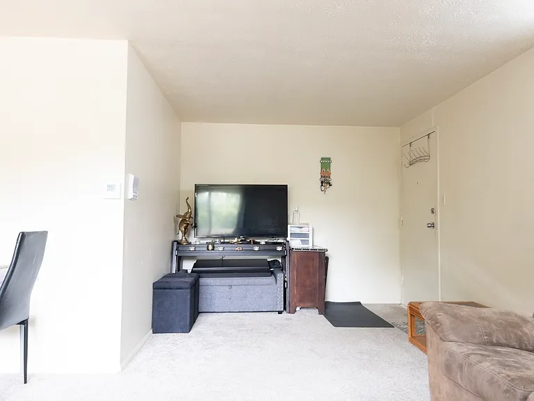 2463 Brookledge Rd #B23 — Photo 6