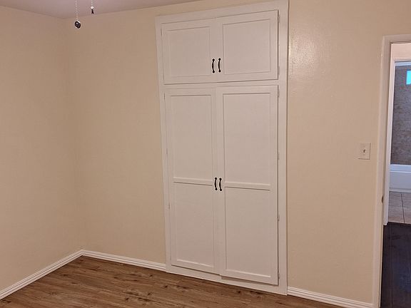 Another picture of one of tge bedrooms.