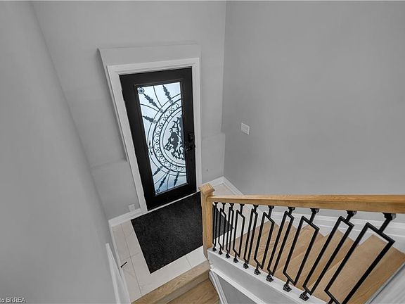 2nd image of 19 Broad St