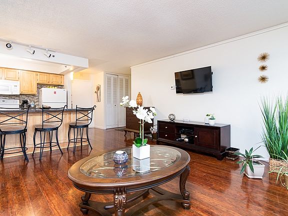 5th image of 1025 Hancock St Unit 4B