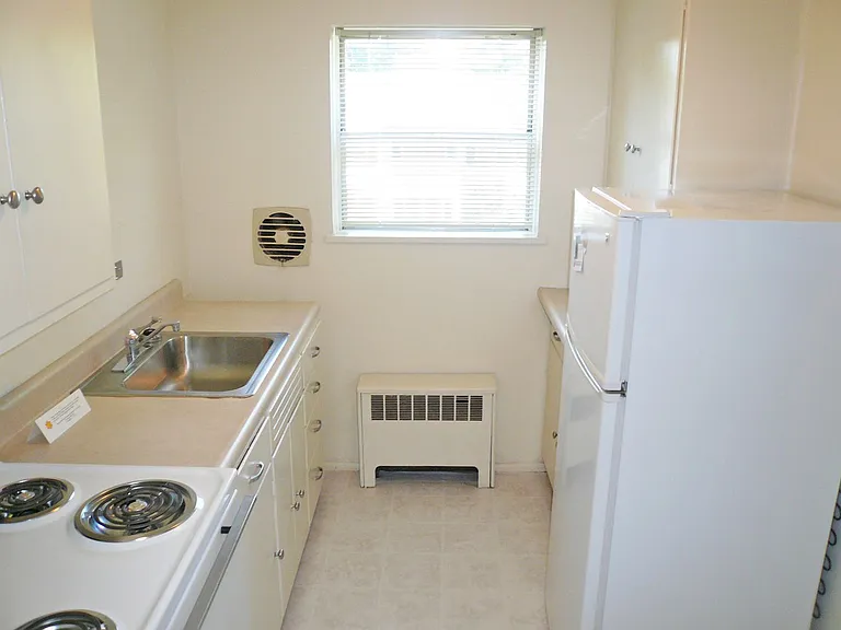 312 W Clark St — Photo 24