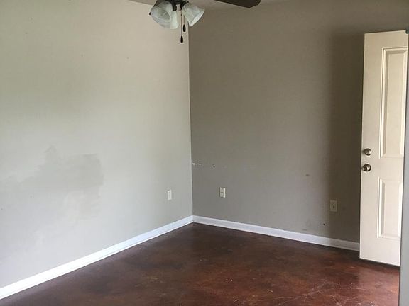 4th image of 927 E Santa Clara St #B