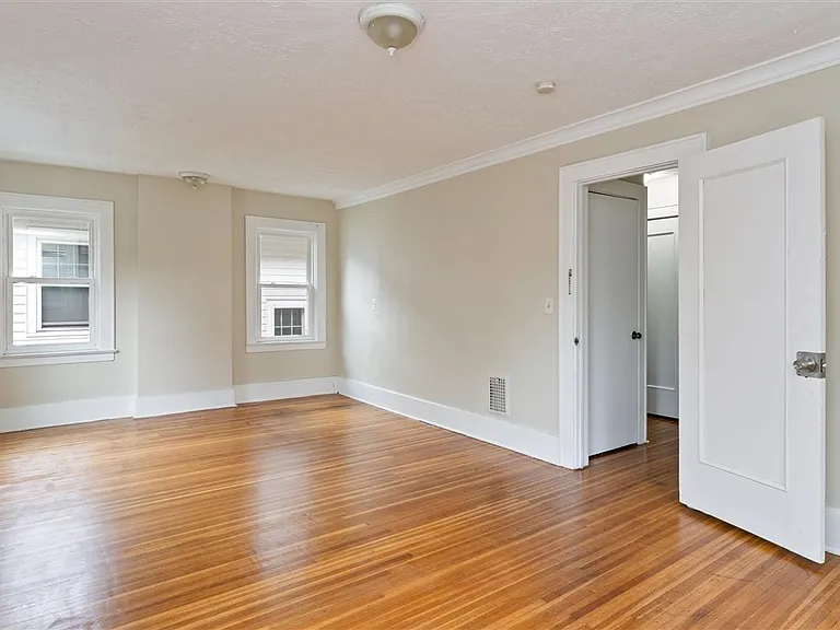 19 Genesee Park Blvd — Photo 40