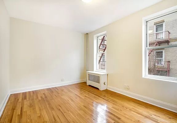 2nd image of 3049 Crescent St APT H1b6
