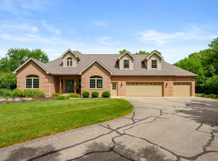 332 Blarney Ln, Plainwell, MI 49080