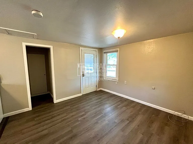 413 W Tyler St — Photo 3