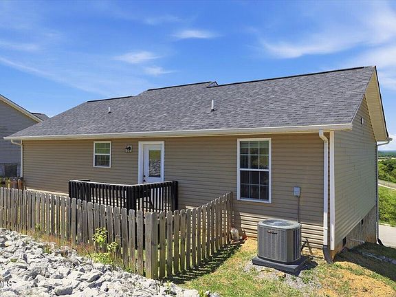 4th image of 1316 Lauren Dr