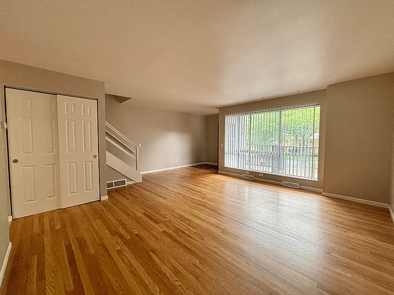 1105 Catalpa Cir — Photo 3