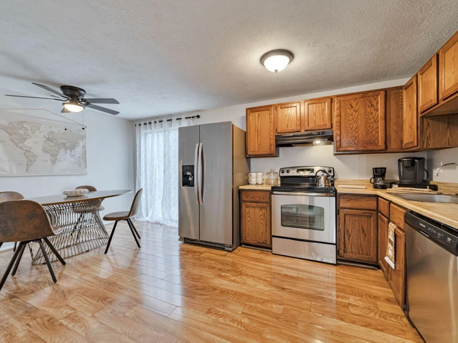 4 bed, 2.0 bath, 1524 sqft, $1,048 — Photo 4
