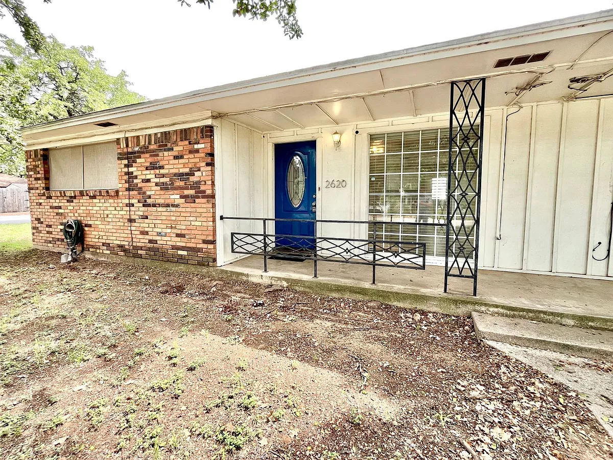 Building Photo - 2620 Denison St