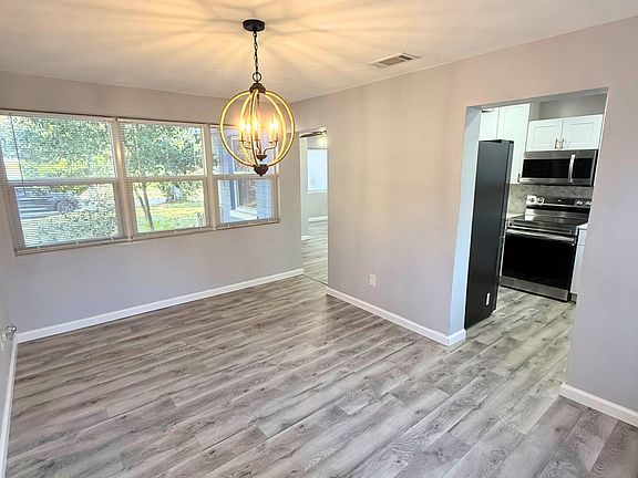 5th image of 332 S Seneca Blvd