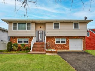 69 Beach Rd, Massapequa, NY 11758
