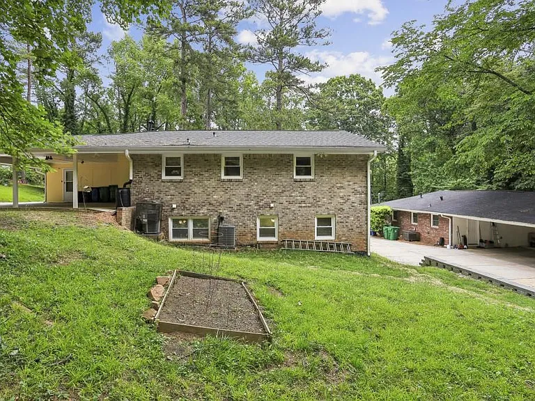 2893 White Oak Dr — Photo 6