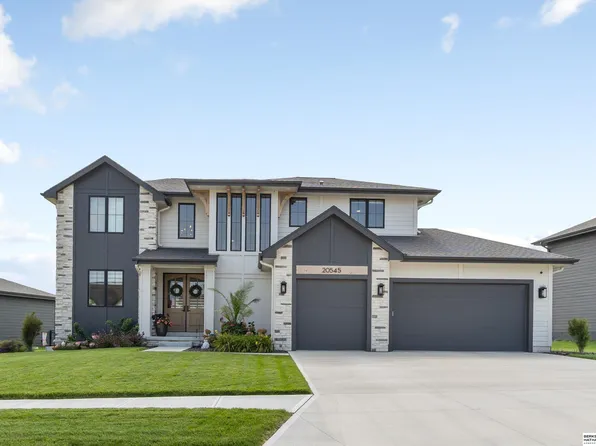 20545 Hartman Ave, Elkhorn, NE 68022