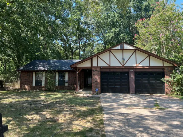 1912 Hutto St, Conway, AR 72032