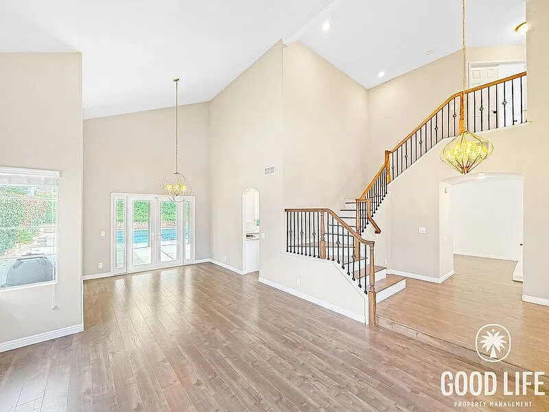 4 bed, 2.5 bath, 2130 sqft, $3,900 — Photo 3