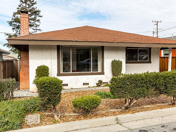 2nd image of 415 Loma Ave