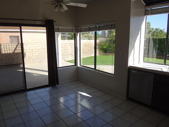 eating area in kitchen