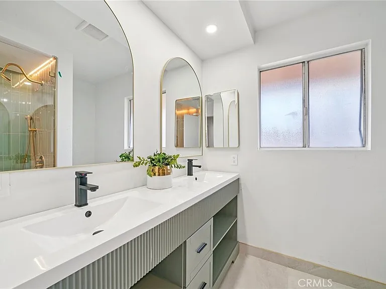 1500 Country Club Dr — Photo 31